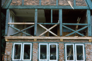 Ersetztes Fachwerk aus altem Eichenholz